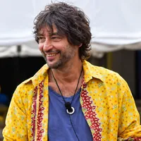 Grande Fratello Vip, Simone Annicchiarico squalificato: esplode la rivolta del web