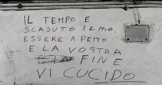 Perseguita e aggredisce l'ex moglie: «Il tempo è scaduto, vi uccido». Arrestato 44enne