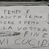 Perseguita e aggredisce l'ex moglie: «Il tempo è scaduto, vi uccido». Arrestato 44enne