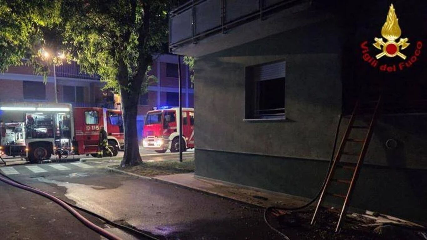 Dramma a Lucca, incendio nella notte a San Vito: 2 morti e 13 feriti