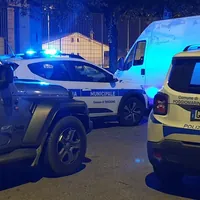 Terzigno-Poggiomarino, fuggono e nascondono il furgone dei rifiuti: scatta il sequestro
