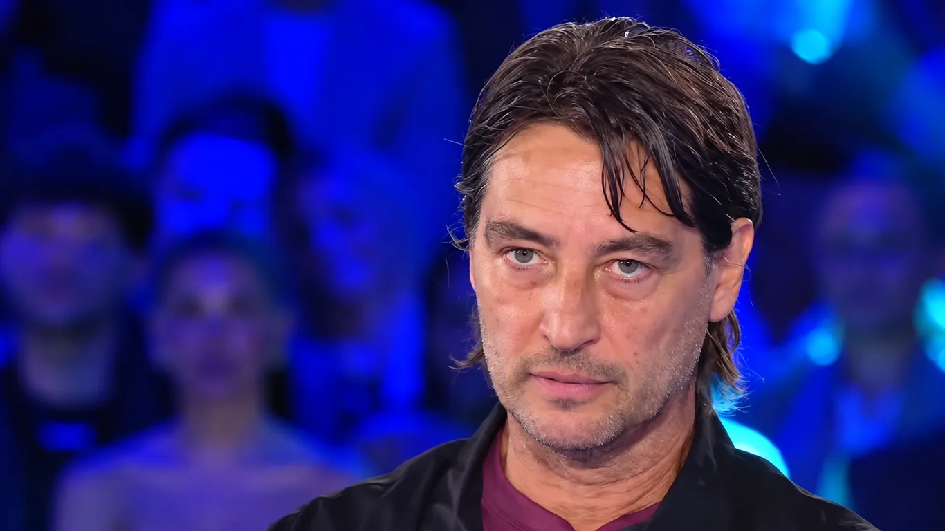 GF Vip, Simone Annicchiarico ancora in hotel dopo la squalifica: spunta l'ipotesi televoto