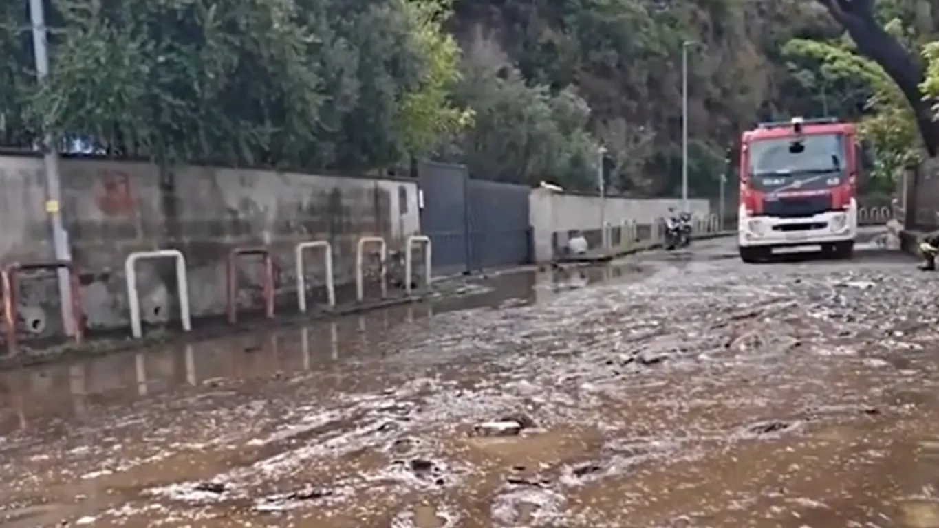Castellammare, frana dopo il maltempo: riaperte la Statale 145 e la galleria di Pozzano