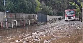 Castellammare, frana dopo il maltempo: riaperte la Statale 145 e la galleria di Pozzano