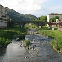 Rifiuta l'approccio sessuale, torturata e quasi annegata nel fiume: arrestato 38enne