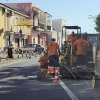 Via Prota, asfalto nuovo e subito nuovi scavi: «Ma dov'è la programmazione?»