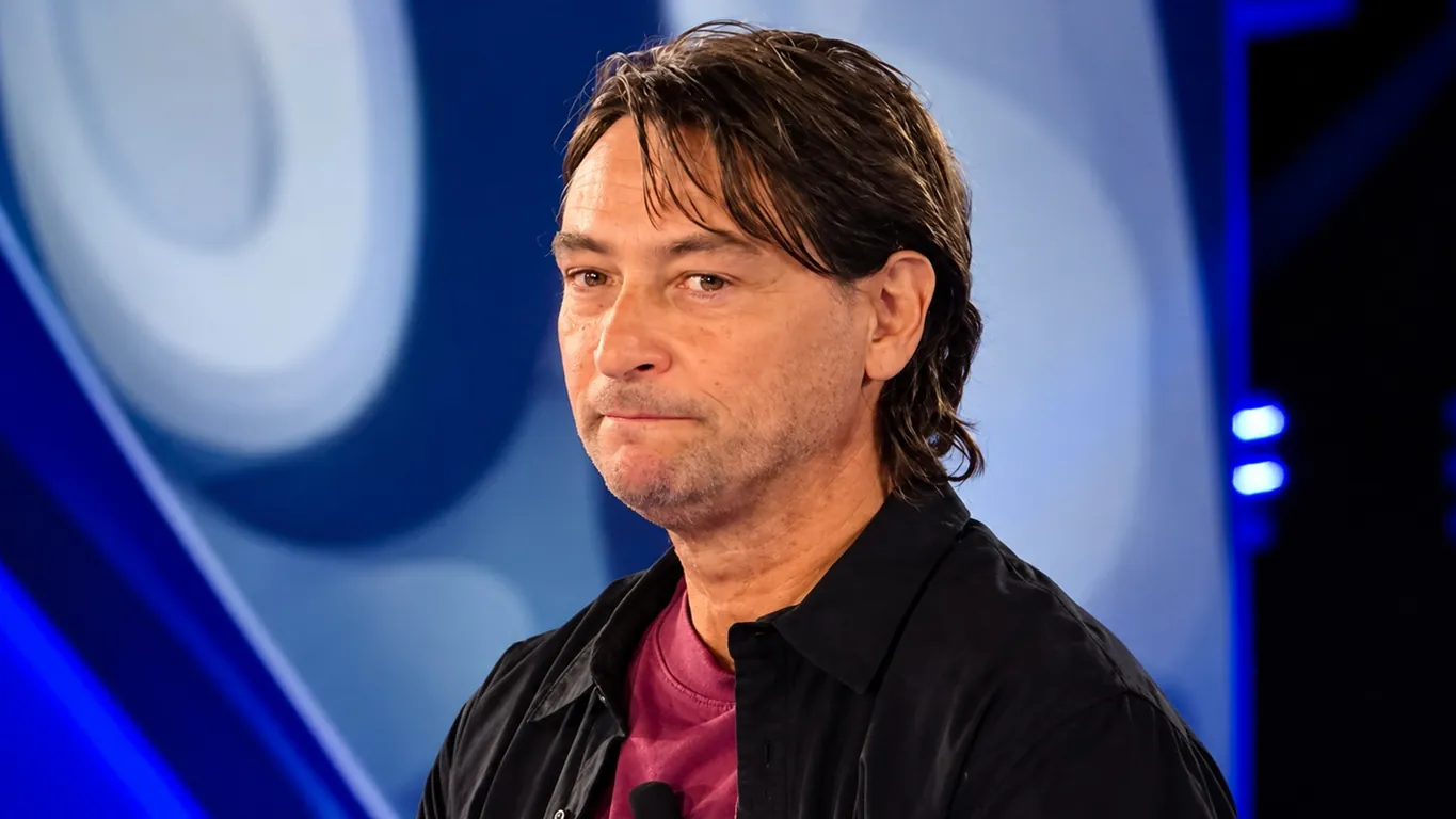 GF Vip, Simone Annicchiarico non rientra nella Casa: il comunicato e l'appello di Ilary Blasi ai concorrenti
