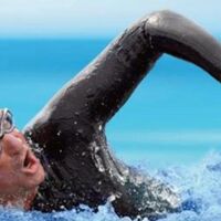 Salvatore Cimmino torna in mare: una nuova sfida a nuoto per gli studenti con disabilità