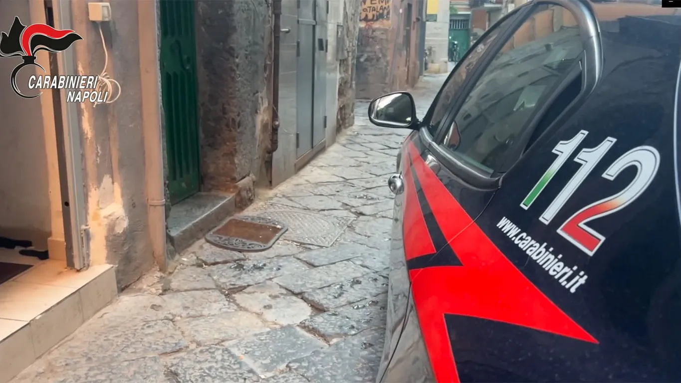 Picchia la compagna per il cellulare e poi invoca «rispetto» davanti ai carabinieri: 35enne in carcere