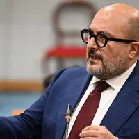 Fiume Sarno, Sangiuliano porta a Fico un campione d'acqua: «Vent'anni senza risolvere l'emergenza»