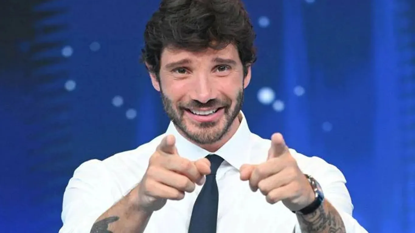Buon Compleanno a Stefano De Martino, il 'golden boy' Rai spegne 37 candeline