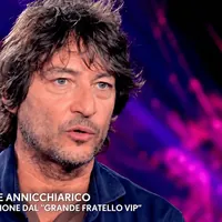 Simone Annicchiarico a Verissimo dopo la squalifica al GF Vip: «Mi hanno portato fuori, ho avuto paura»