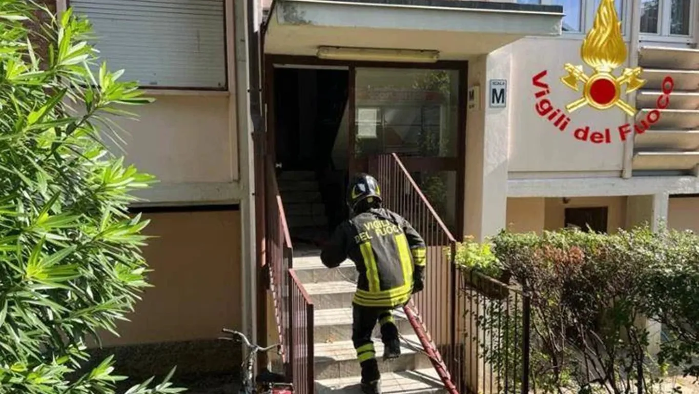 Milano, anziana muore nell'incendio dell'appartamento. Era originaria di Torre Annunziata