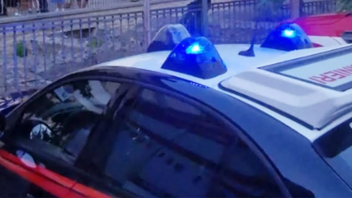 Gragnano, droga nello scooter e in casa: arrestato un 20enne, denunciato il fratello 16enne