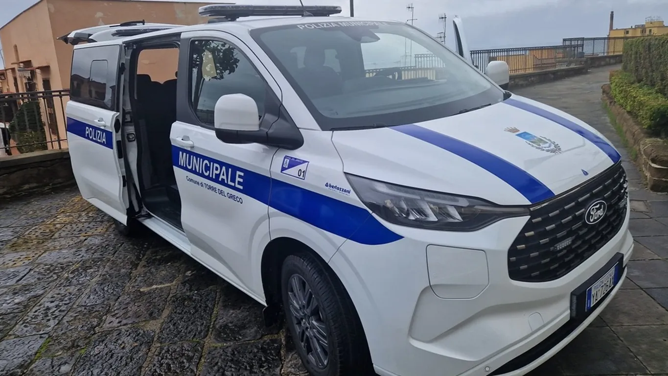 Torre del Greco, controlli interforze nella movida: 15 sanzioni e due motorini elettrici sequestrati