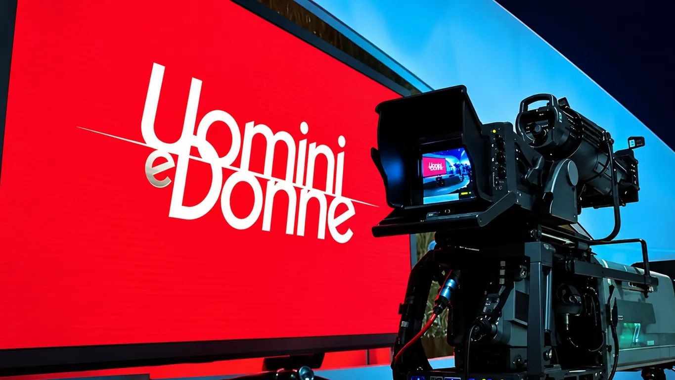 Uomini e Donne, anticipazioni: Paola e Antonio lasciano insieme, Marina furiosa. Lory torna per Giorgia