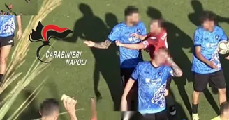 Ischia, mattone colpisce alla tempia l'arbitro 19enne: 12 persone denunciate