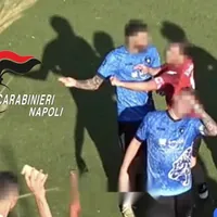 Ischia, mattone colpisce alla tempia l'arbitro 19enne: 12 persone denunciate