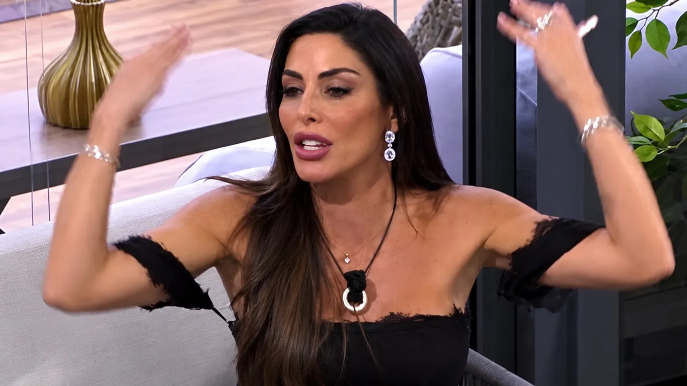 GF Vip, Guendalina Tavassi perde le staffe dopo la puntata: «Covo di falsi e vipere». Notte di fuoco nella Casa