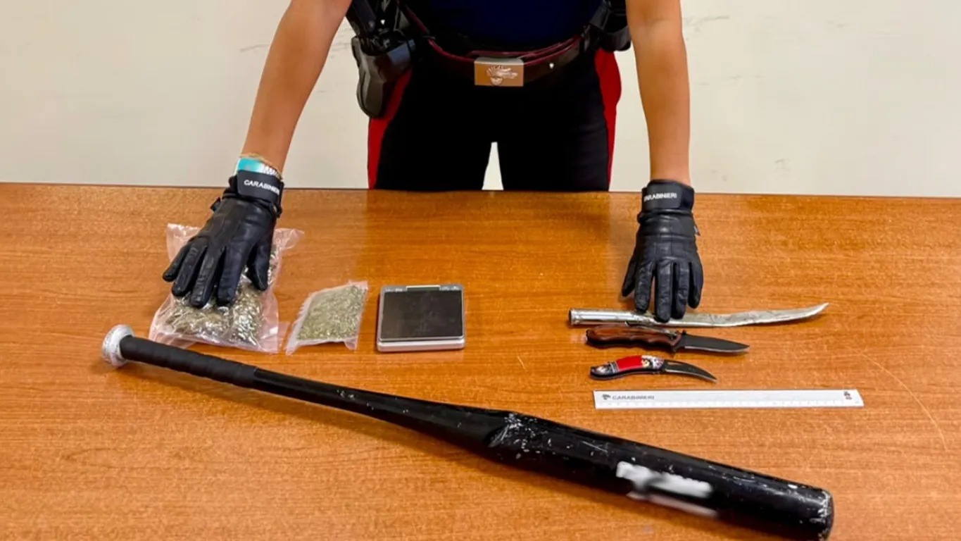 Gragnano, droga e coltelli nascosti al Parco Sofia: nuovo sequestro dei carabinieri