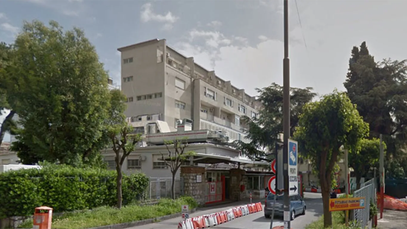 Castellammare, neonato morto dopo il parto: primario ai domiciliari, sospesi due medici e un'ostetrica