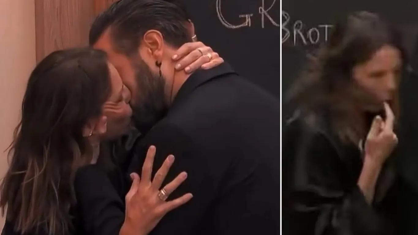 GF Vip: Marina La Rosa bacia Alex Belli, poi si pulisce la bocca e mima un conato di vomito