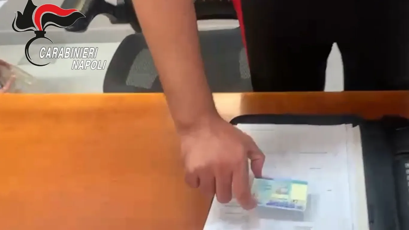 Napoli, carte d'identità elettroniche manomesse: quattro casi in 24 ore