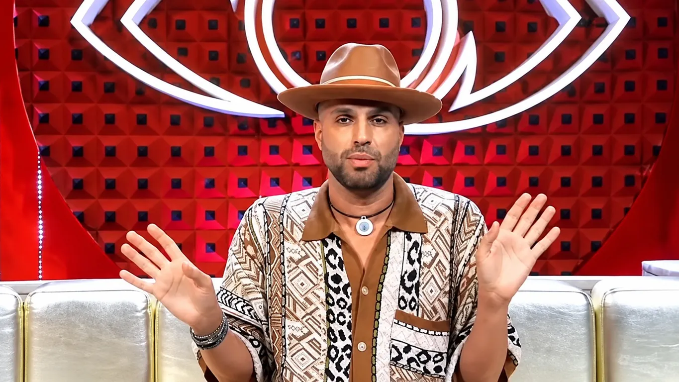 GF Vip, Jonathan Kashanian minaccia il ritiro e attacca gli autori: «Non mi faccio trascinare nel fango»