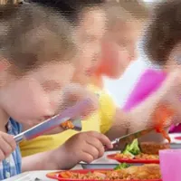 Torre del Greco, rischio Salmonella: stop ai pomodori crudi nelle mense scolastiche