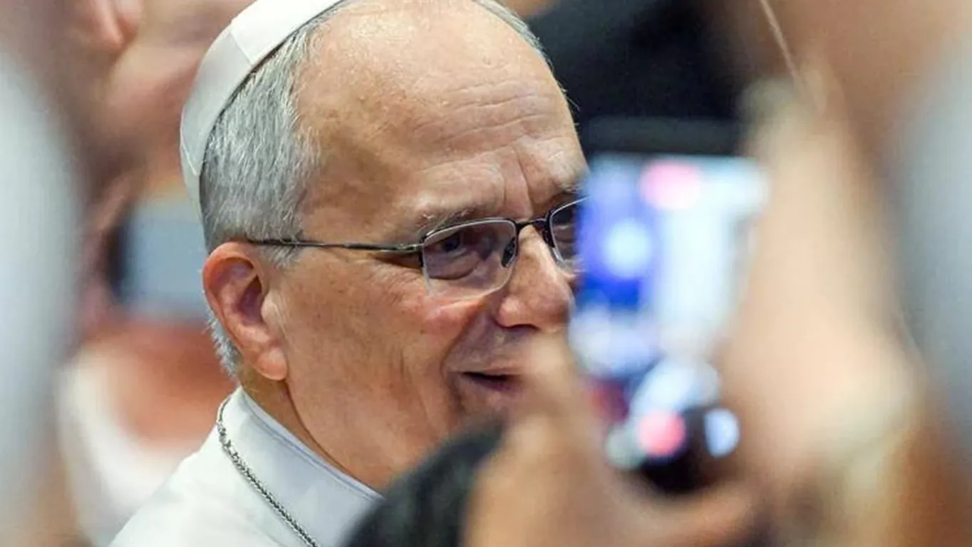 Papa: "Mi hanno trovato un nodulo circoscritto al polmone, mi opero"