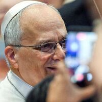 Papa: "Mi hanno trovato un nodulo circoscritto al polmone, mi opero"