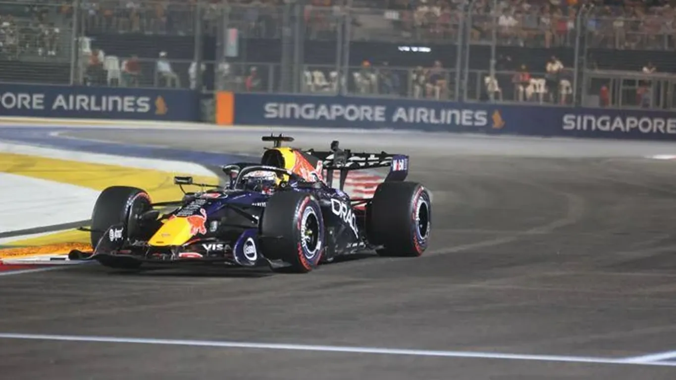 Verstappen domina il Gp di Singapore, Leclerc e Antonelli sul podio