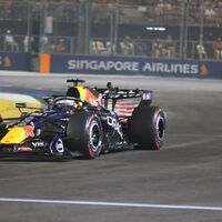Verstappen domina il Gp di Singapore, Leclerc e Antonelli sul podio