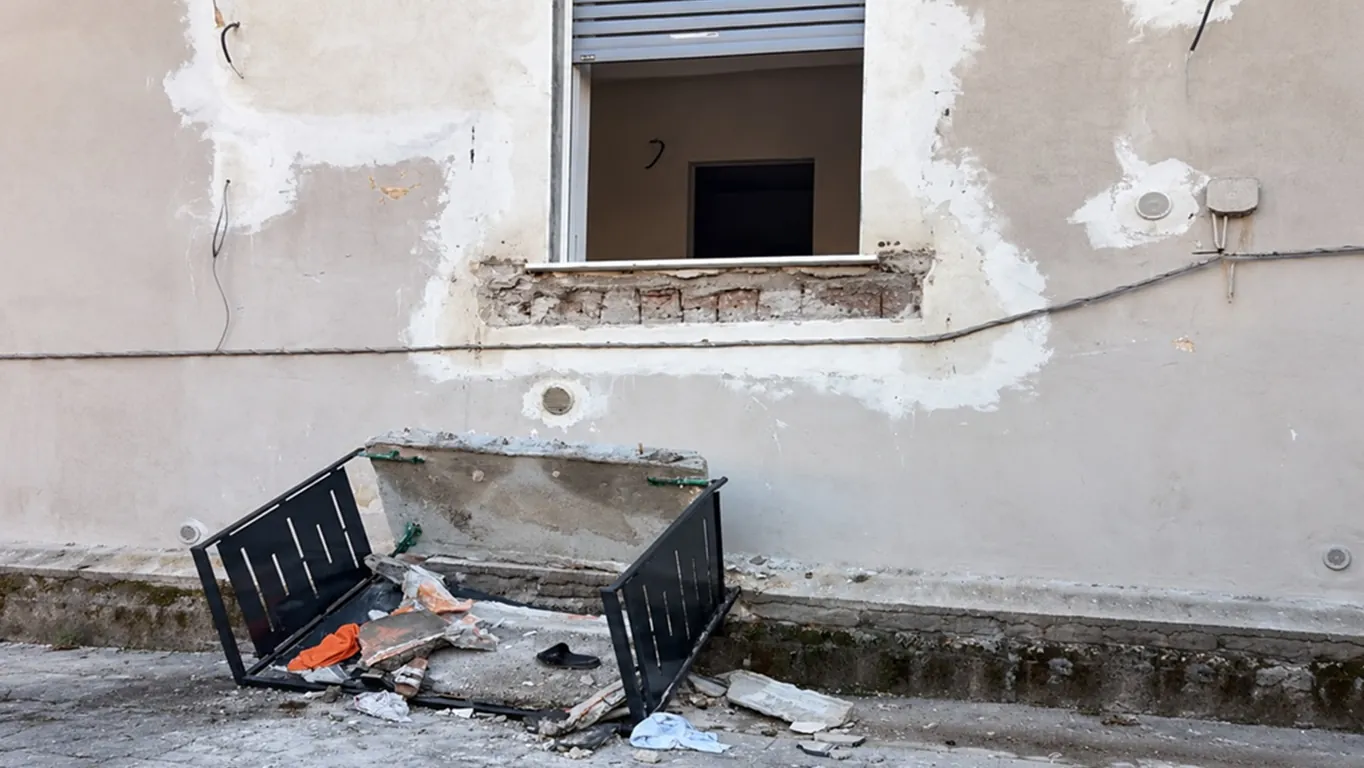 Sant'Antonio Abate, crolla un balcone: quattro feriti gravi, due in codice rosso