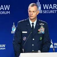 Conflitto Russia-Ucraina, il comandante supremo della Nato: «Se qualcuno sarà così pazzo da attaccarci combatteremo»