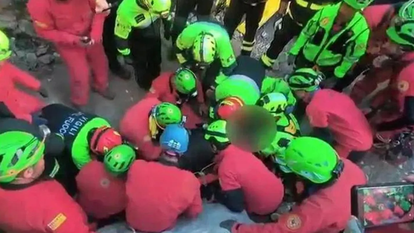 Nuoro, speleologo bloccato in grotta estratto vivo dopo oltre 27 ore