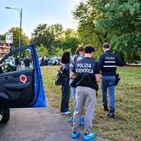 Neonato abbandonato in un sacchetto della spesa a Cinisello, è ricoverato in terapia intensiva