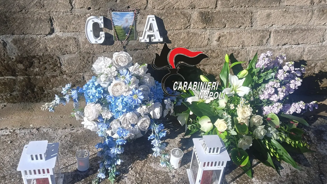 Gragnano, altarino votivo in ricordo di un uomo ucciso: i Carabinieri lo rimuovono