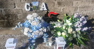 Gragnano, altarino votivo in ricordo di un uomo ucciso: i Carabinieri lo rimuovono