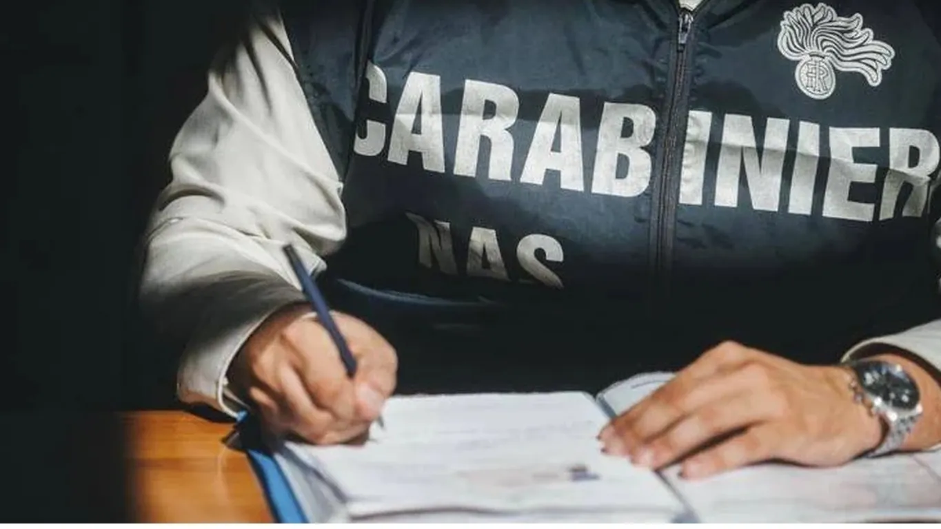 Schiaffi, insulti e violenza sessuale ad anziane in Rsa di Milano: interdetti 3 operatori sociosanitari