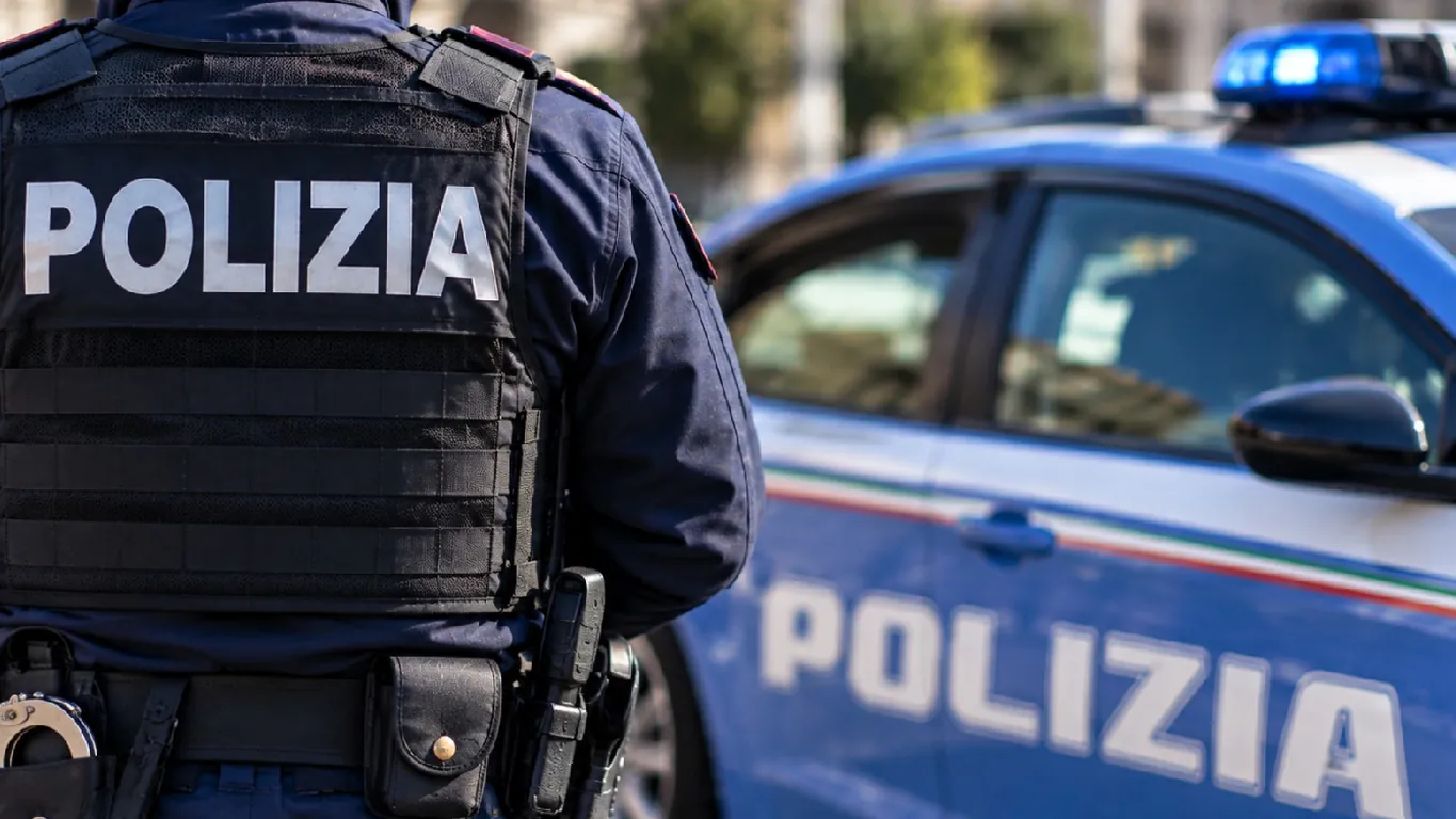 Napoli, sorpreso a vendere droga: arrestato 28enne