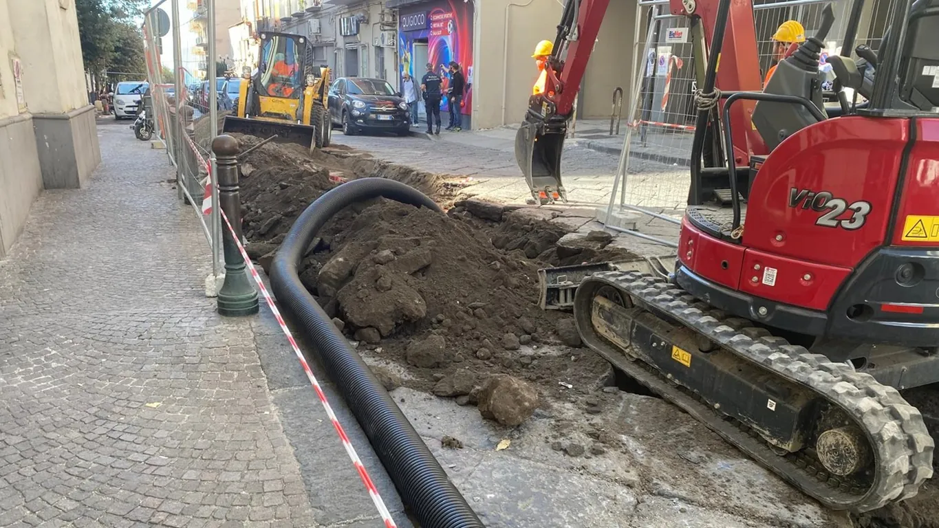 Torre Annunziata, traffico in tilt in via Gino Alfani per i lavori dell'Enel