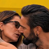 GF Vip, Alex Belli e Marina La Rosa: la “chimica linguistica” accende i sospetti. Attrazione o strategia?