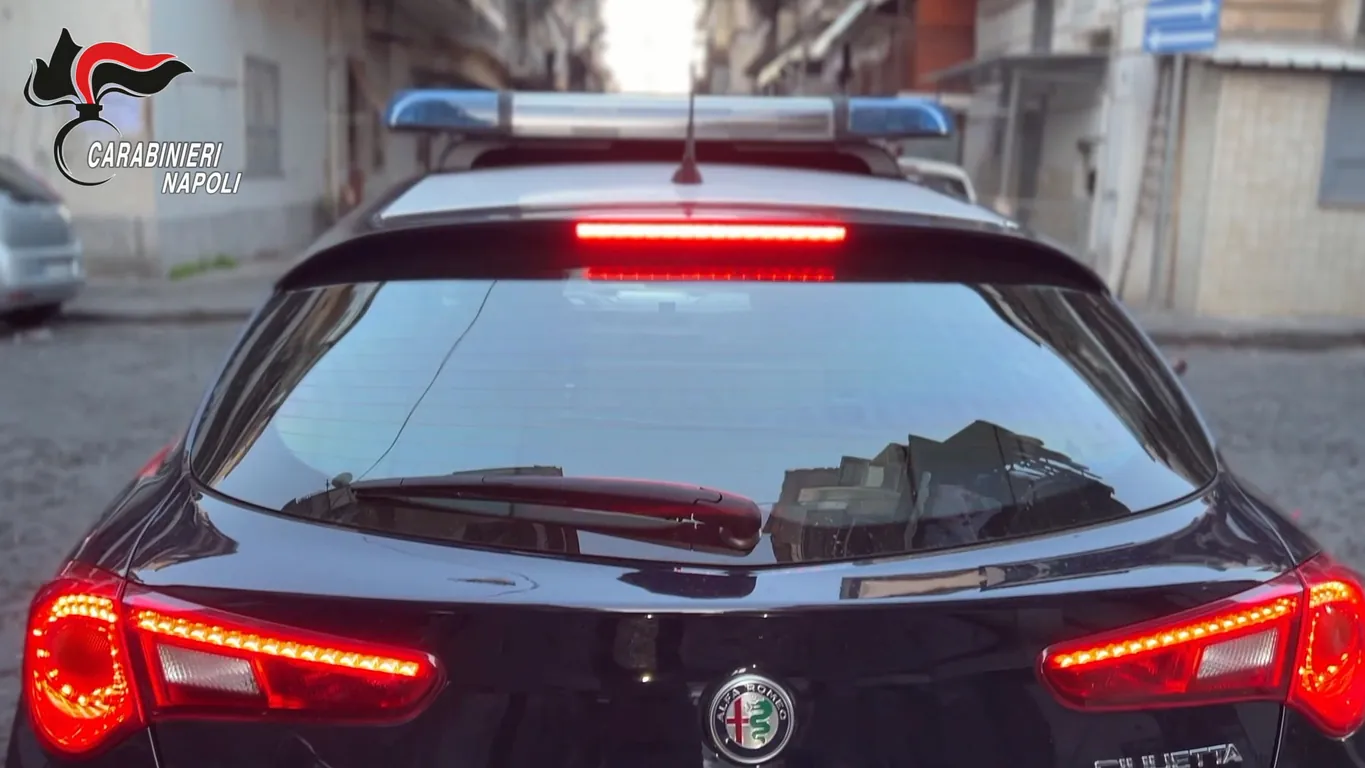 Gragnano, blitz dei Carabinieri: un arresto, droga sequestrata e un bar sospeso per lavoratori irregolari