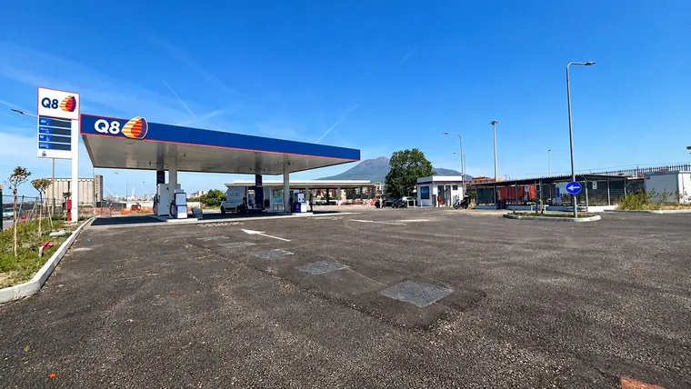 Torre Annunziata, rapina a mano armata al distributore Q8 sul Lungomare: bottino di appena 300 euro