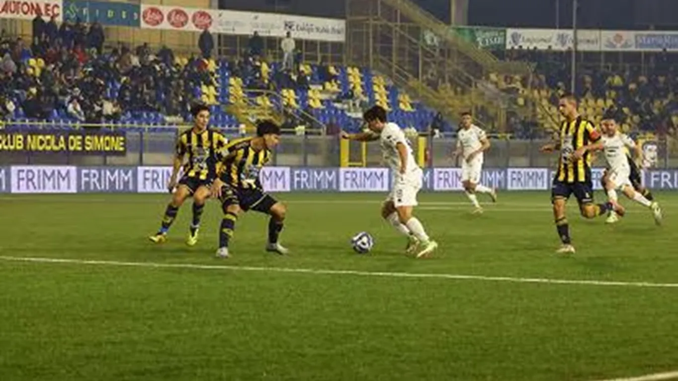 Juve Stabia travolgente al Menti: Südtirol battuto 3-0, le Vespe tornano a sorridere