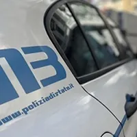 Napoli, rapina un cellulare e si dà alla fuga: arrestato 32enne