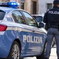 Non si ferma all'alt e si dà alla fuga, arrestato 20enne