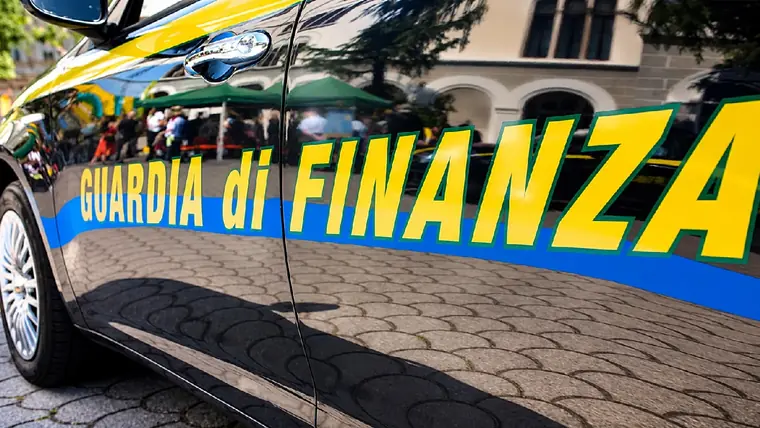 Nola, dirigente comunale indagato per peculato: avrebbe sottratto 150mila euro dalle casse del Comune