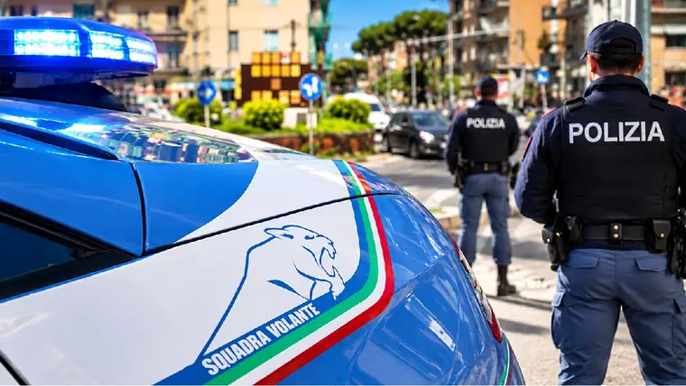 Napoli, sorpreso con la droga: arrestato 24enne